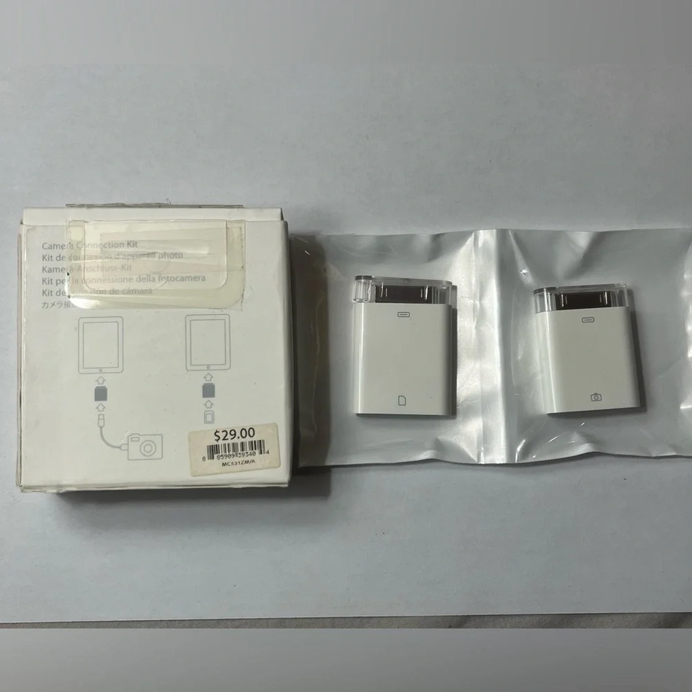 APPLE iPad Camera Connection Kit, SD to iPad and Camera to iPad connectors
